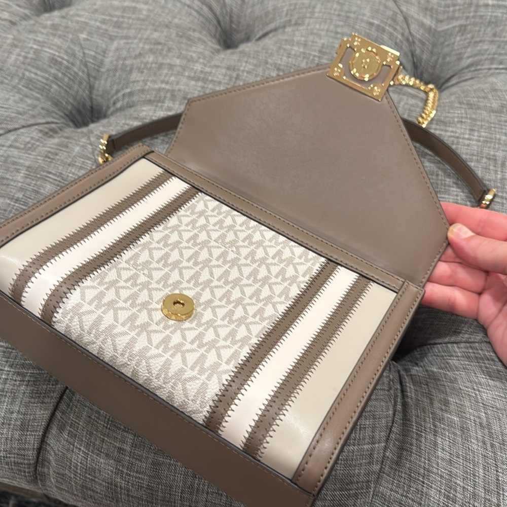 Michael Kors Bag Leather Jetset Signature Gold Chain with Chevron Design - Picture 9 of 17